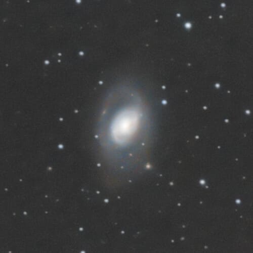 Galaxia M96 en Leo.