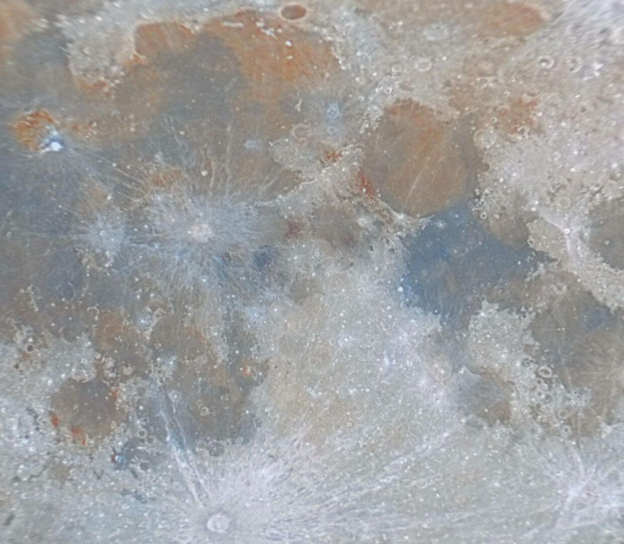 Luna llena en color proyección equirectangular planetocéntrica.